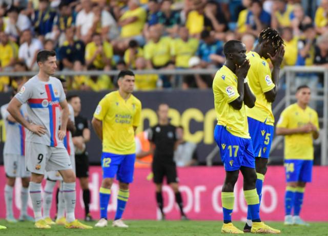 【西甲】比赛一度中断 巴萨4比0客胜加迪斯