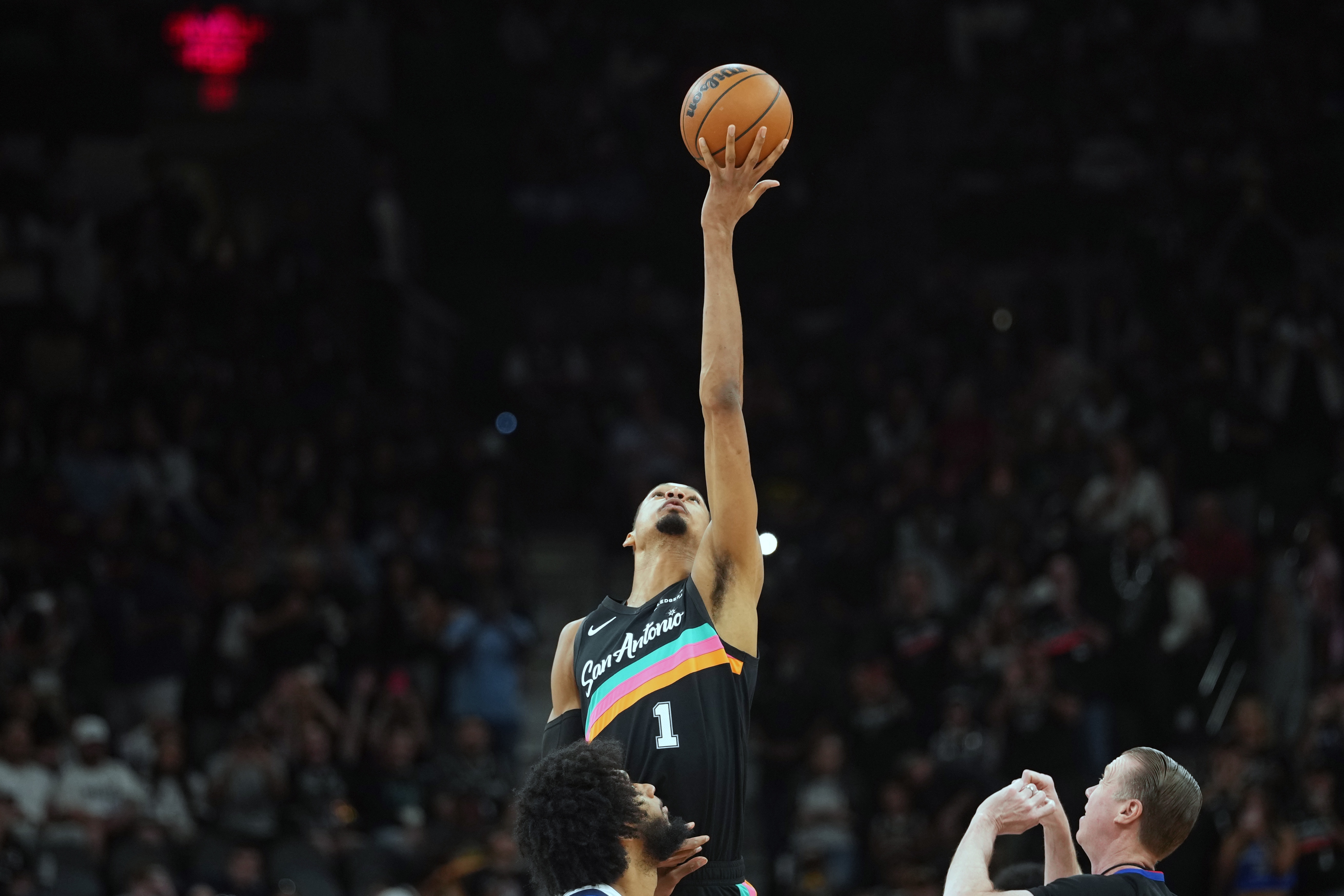 杏彩体育-米奇谈文班不打：他肋骨还是有点酸痛 我们认为这个决定是合适的